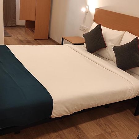 Crayons Hotel Ченнаї Екстер'єр фото