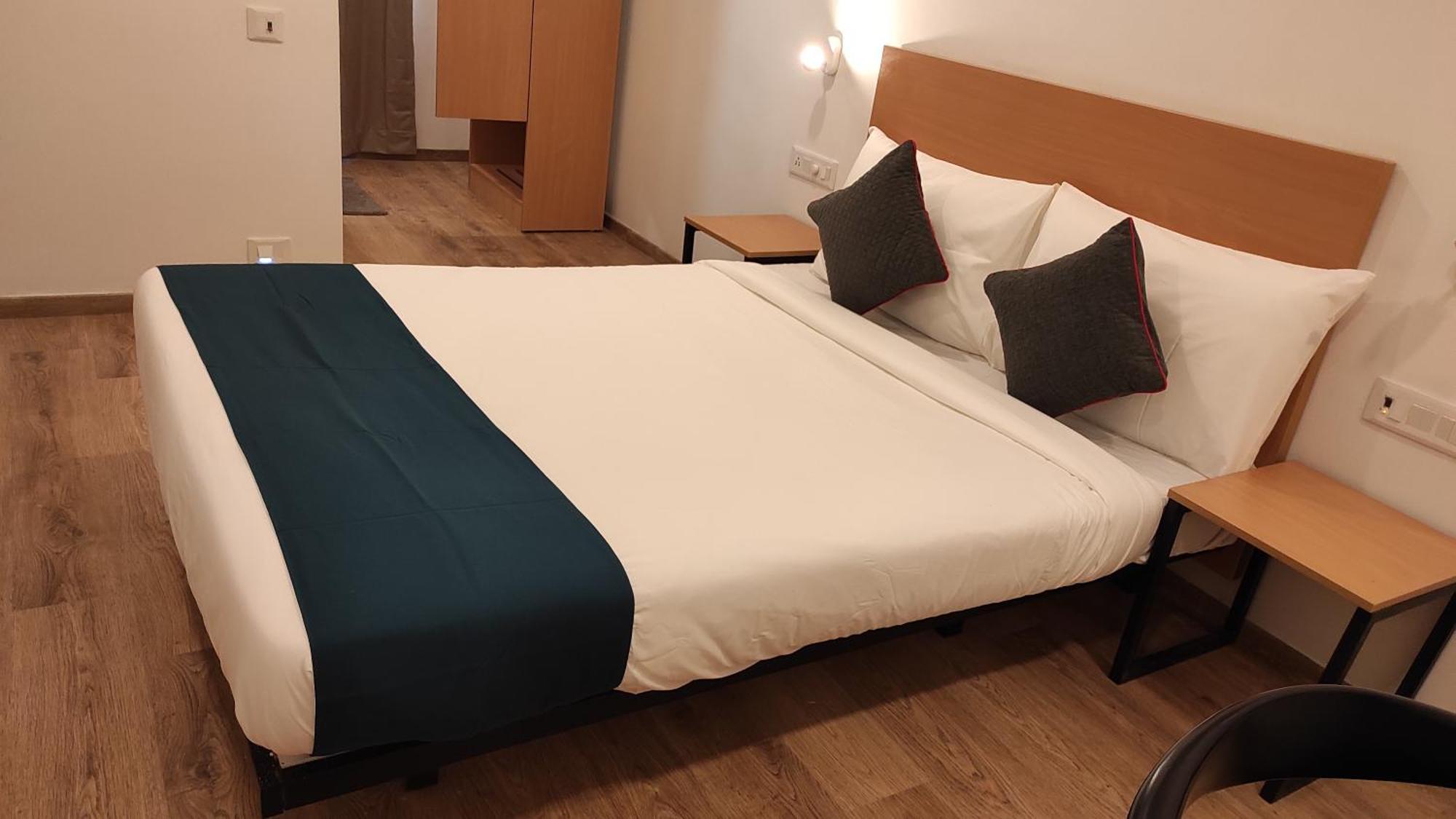 Crayons Hotel Ченнаї Екстер'єр фото
