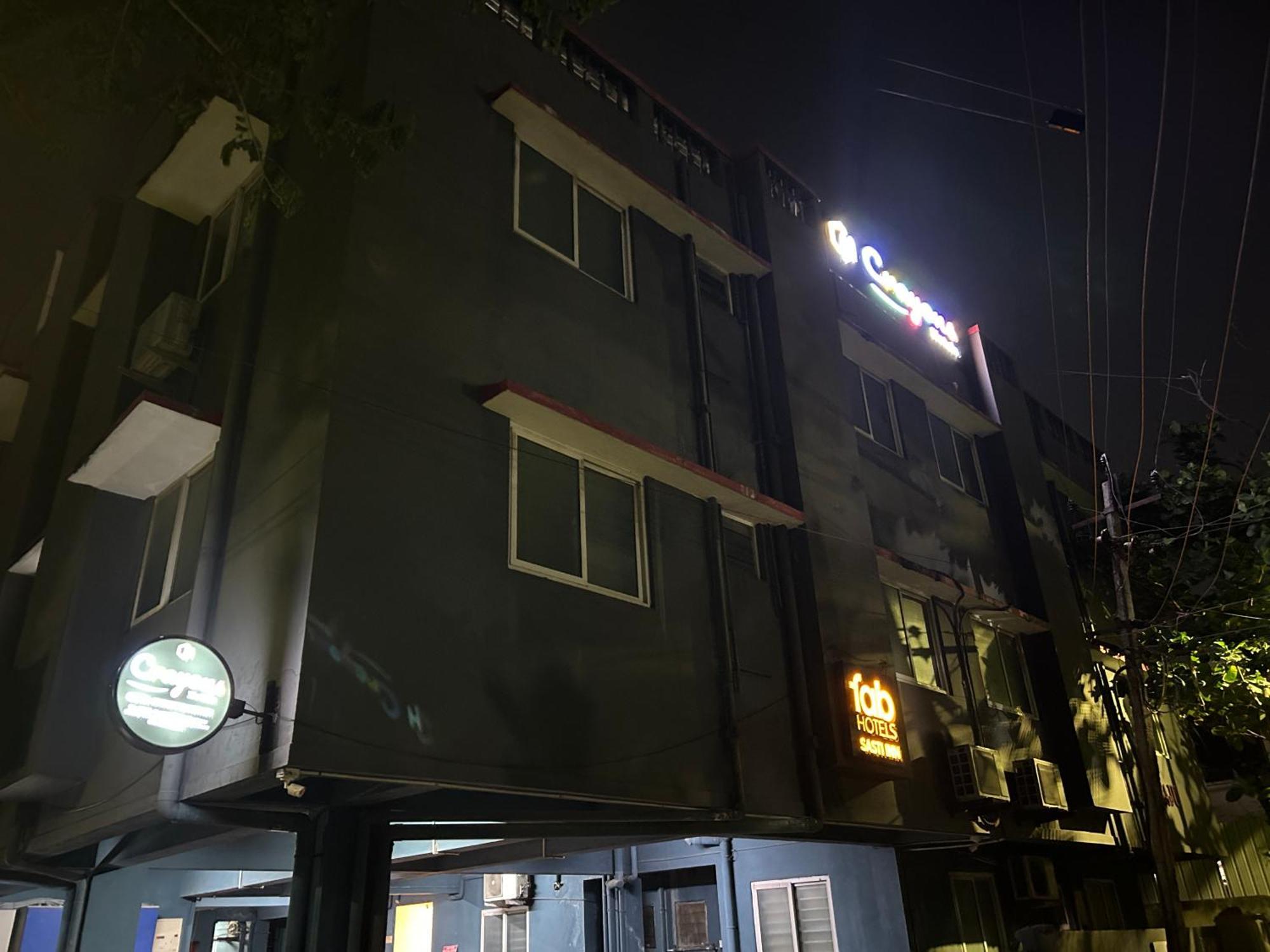 Crayons Hotel Ченнаї Екстер'єр фото